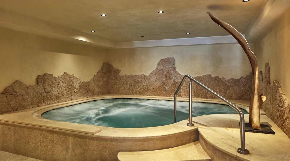 Hotel con piscina idromassaggio coperta in Alto Adige